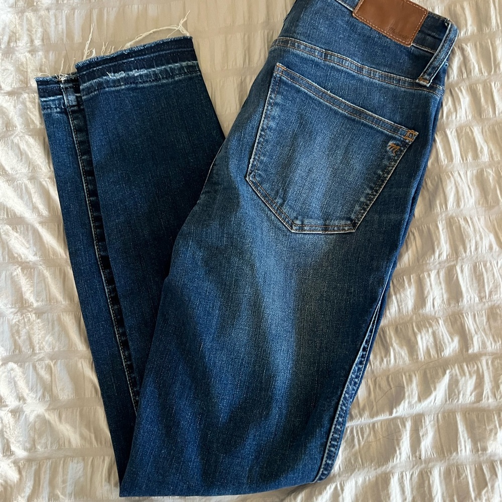 Button up jeans with raw hem